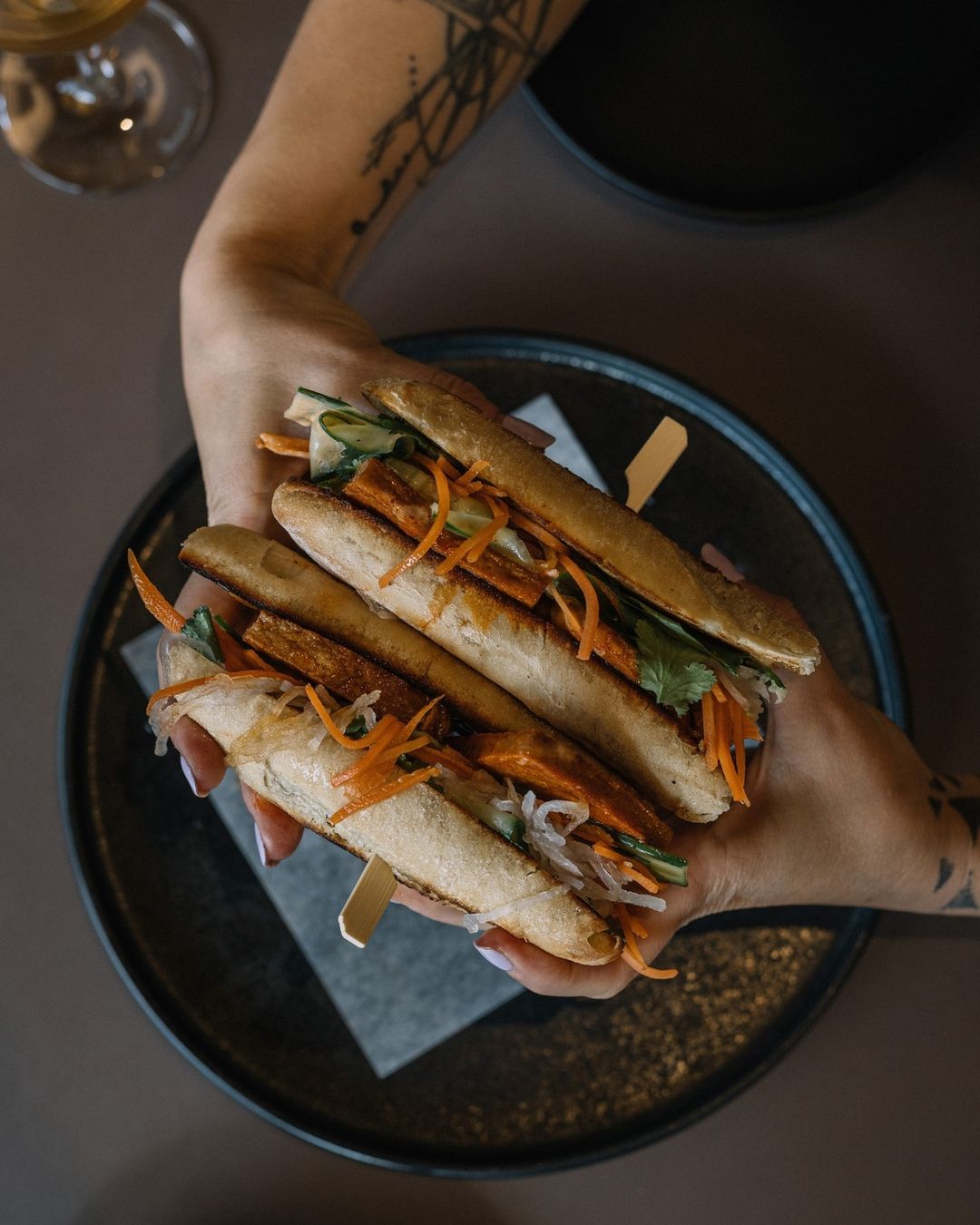 person holding banh mi